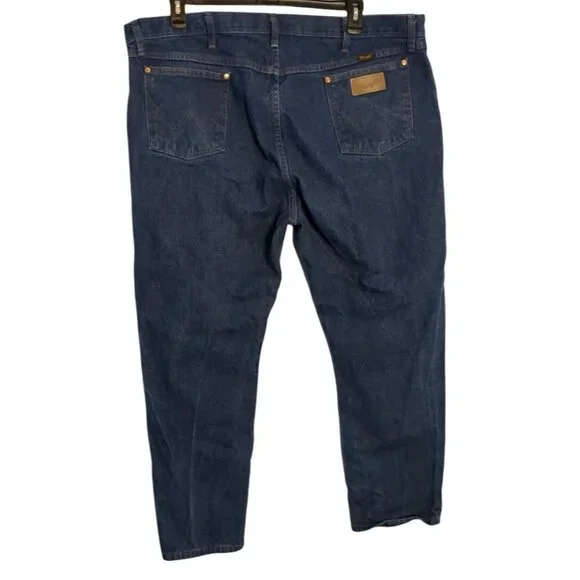 Wrangler Men Denim Jeans Size 46x30 Relaxed Fit Blue Cotton Classic Straight Leg - Picture 2 of 10